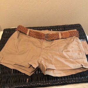Cute❤️ light brown shorts with belt